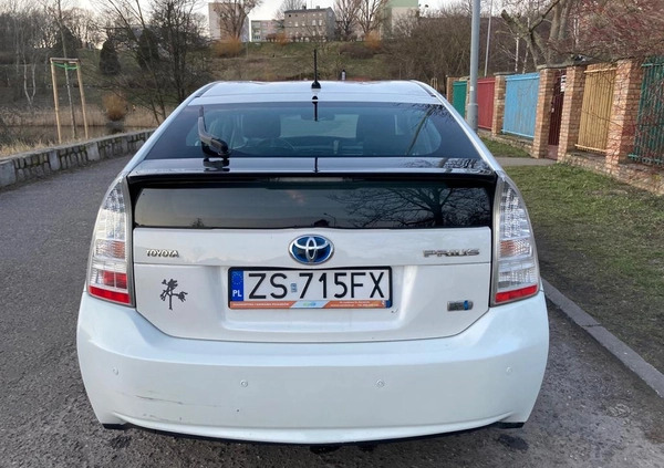 Toyota Prius cena 29900 przebieg: 340000, rok produkcji 2010 z Szczecin małe 56